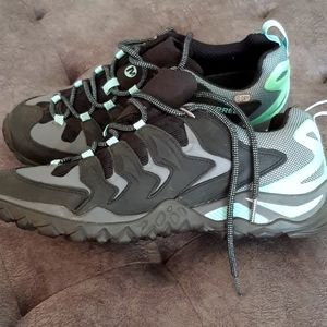WOMEN'S MERRELL CHAMELEON SHIFT (new)